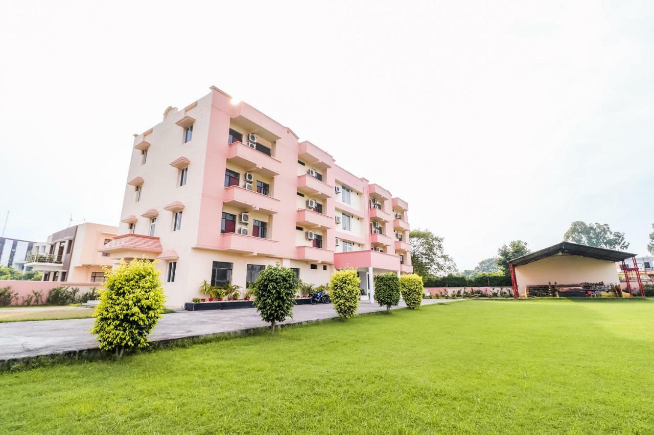 Capital O 60233 Brij Ki Rasoi Deluxe Otel Lucknow Dış mekan fotoğraf