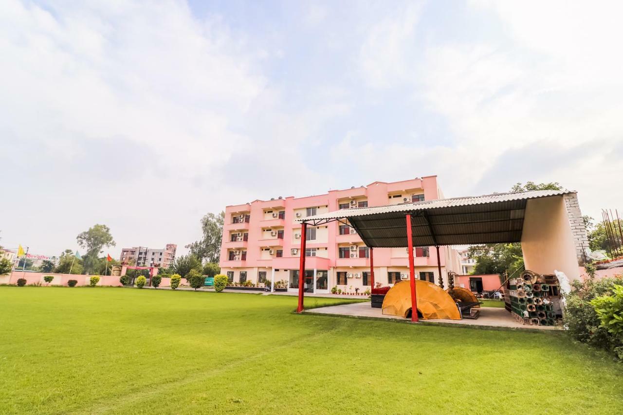 Capital O 60233 Brij Ki Rasoi Deluxe Otel Lucknow Dış mekan fotoğraf