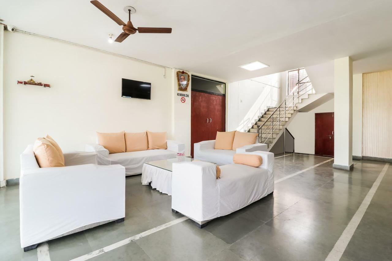 Capital O 60233 Brij Ki Rasoi Deluxe Otel Lucknow Dış mekan fotoğraf