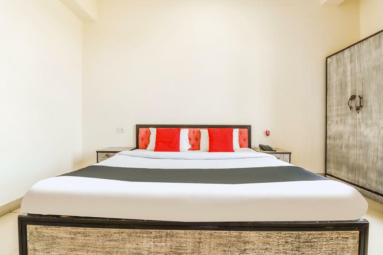 Capital O 60233 Brij Ki Rasoi Deluxe Otel Lucknow Dış mekan fotoğraf