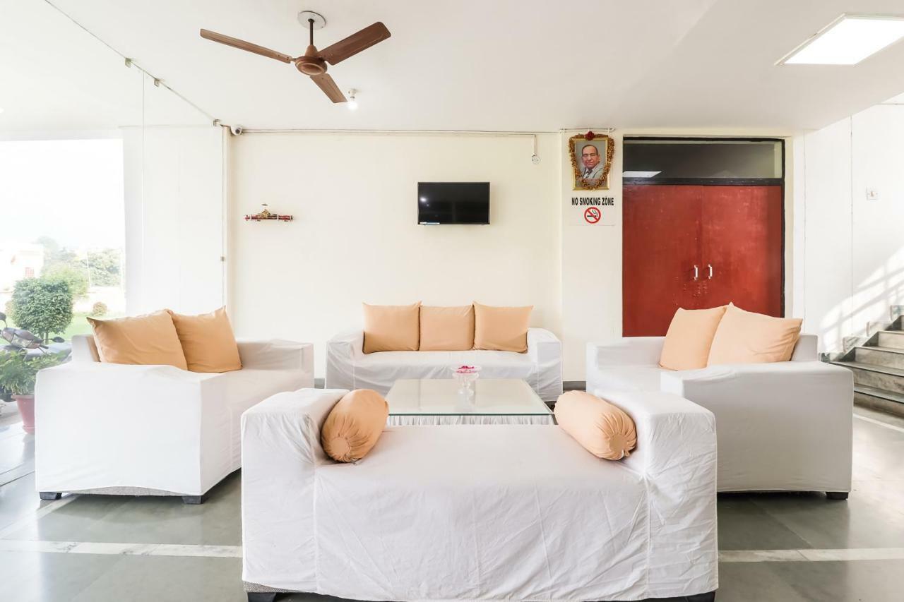 Capital O 60233 Brij Ki Rasoi Deluxe Otel Lucknow Dış mekan fotoğraf