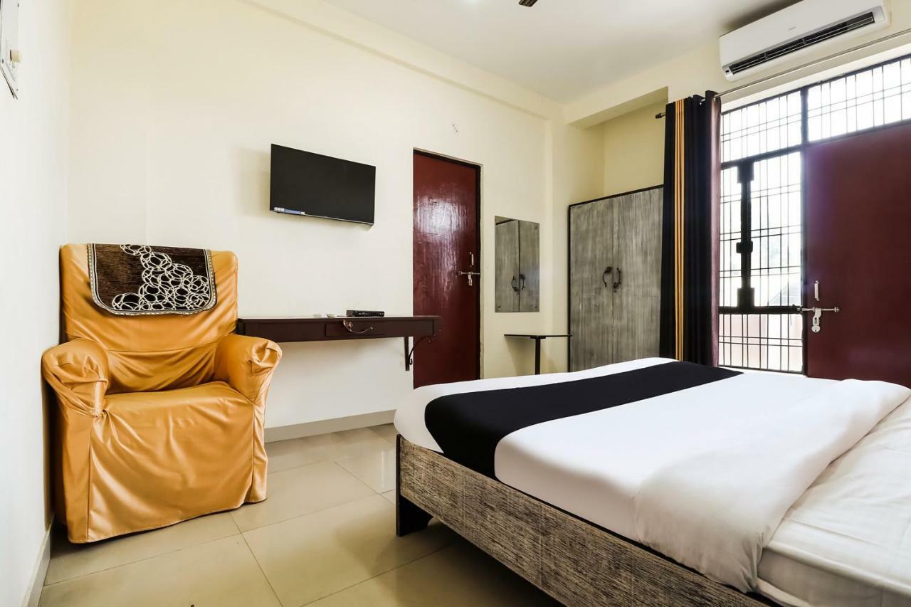 Capital O 60233 Brij Ki Rasoi Deluxe Otel Lucknow Dış mekan fotoğraf