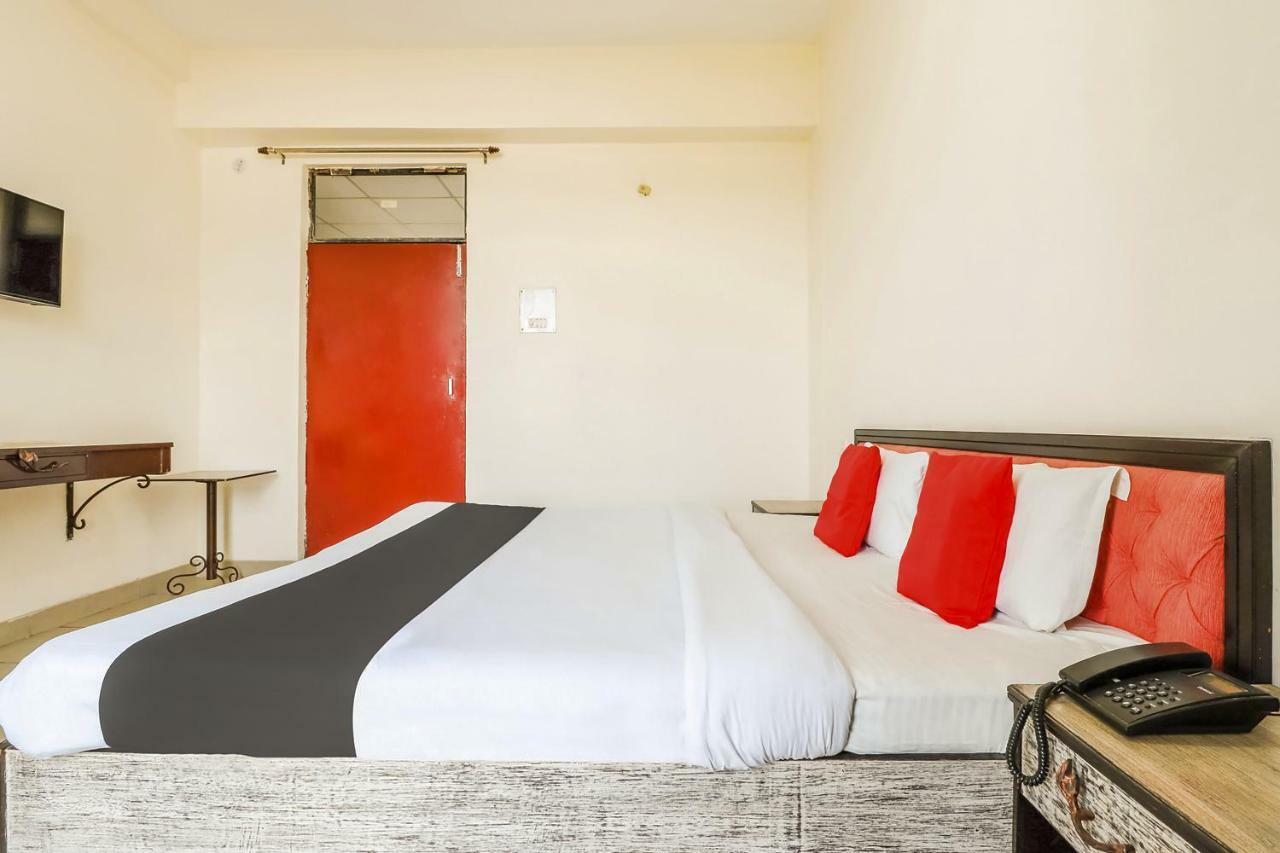 Capital O 60233 Brij Ki Rasoi Deluxe Otel Lucknow Dış mekan fotoğraf